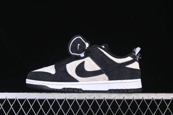 Nike Dunk Low Retro SE "Panda-Monium Pack."